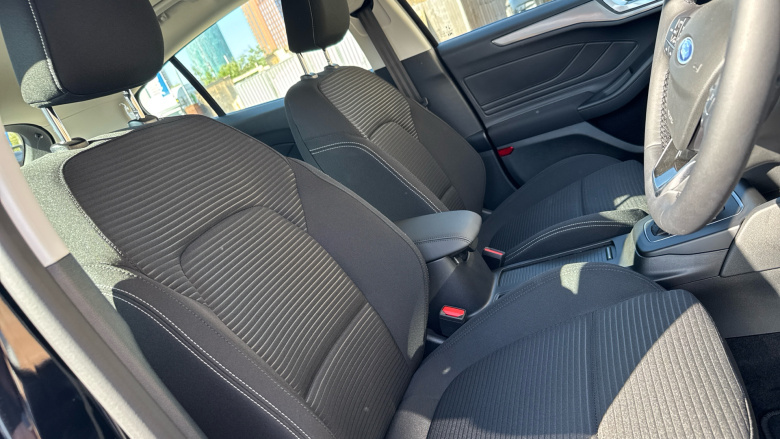 Ford Focus 1.0 EcoBoost Hybrid mHEV 155 Titanium 5dr Auto Petrol Hatchback